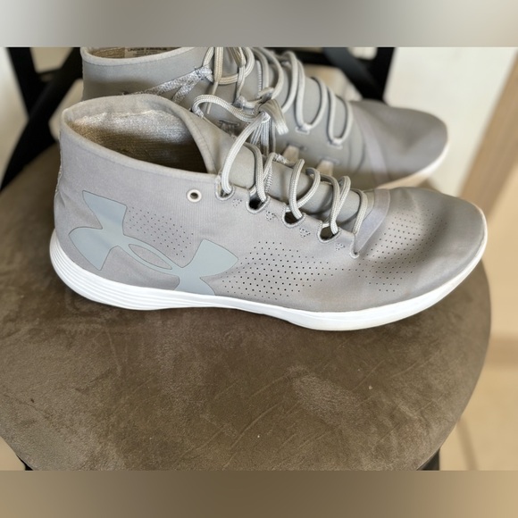 Size 10.5 Under Armour gray/ white Street Precision Mid Running shoes - Picture 2 of 7